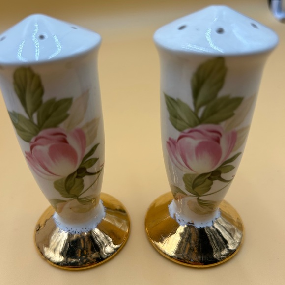 Vintage hand painted rose salt pepper shakers, Mother’s Day, cottage, pink - Picture 2 of 6